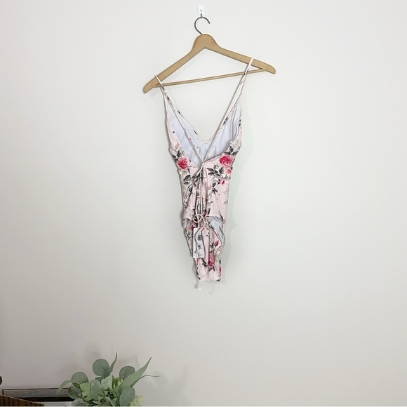 [Cupshe] Women's Light Pink Floral Cross Strap One Piece Swimsuit - Picture 2 of 8